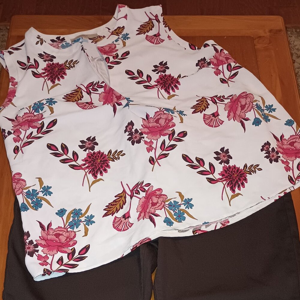 Loft Size 20 Cream Flowered Top